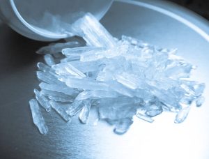 Reine Kristalle von Crystal Meth online kaufen und die damit verbundenen gesundheitlichen Gefahren im Überblick.